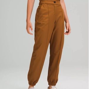 Lululemon Jogger Womens size 6